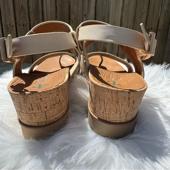 Baretraps LANDREY Women's Size 6.5M Tan Beige Sandals - Picture 4 of 9
